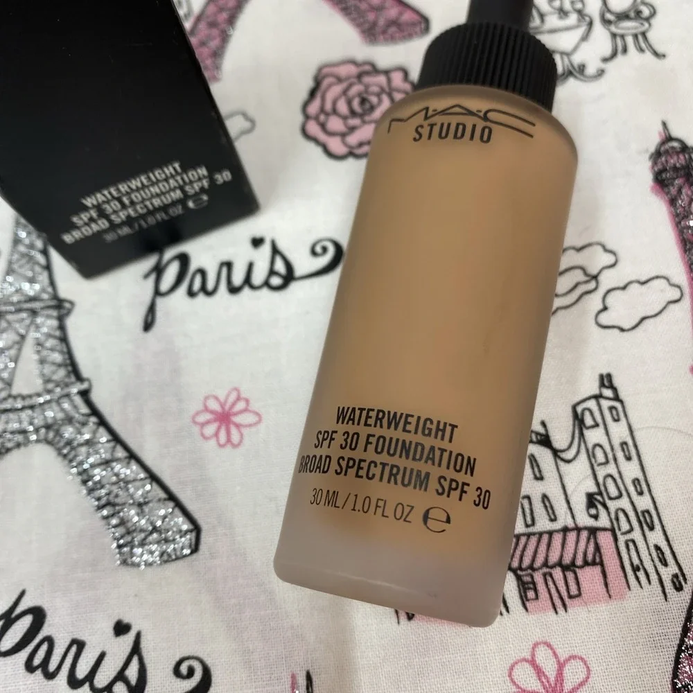 Mac Studio Waterweight SPF 30 Liquid Foundation